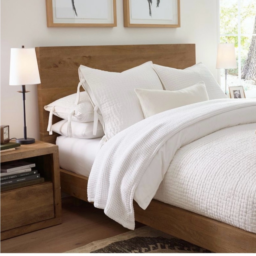 Pottery Barn Duvet Cover (King/Cal King)